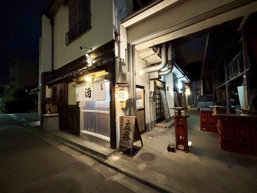 遅い時間に開いている立ち飲み